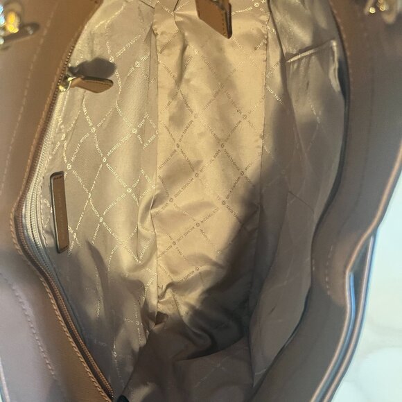 Michael Kors Jet Set Travel Large Chain Shoulder Tote - Picture 7 of 8